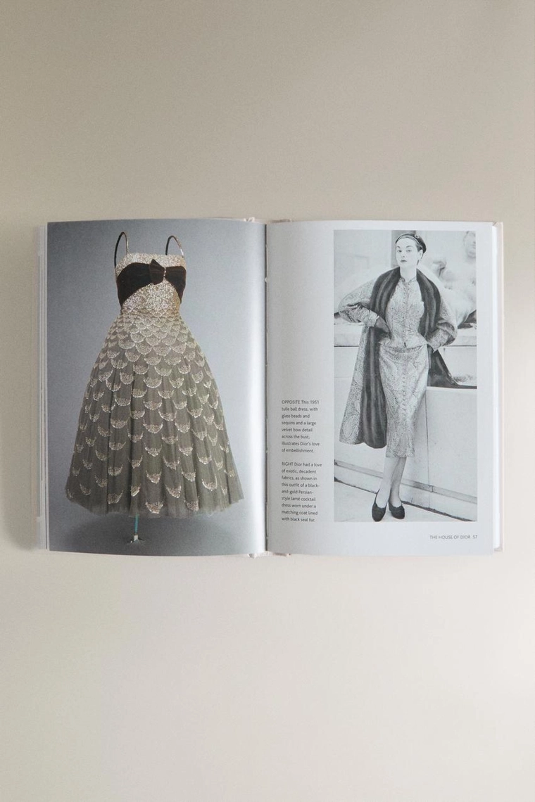 Маленькая книга dior (на английском языке)