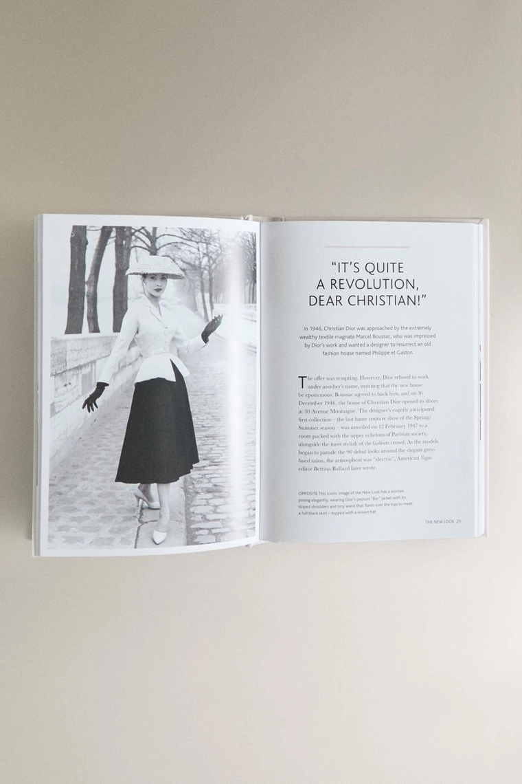 Маленькая книга dior (на английском языке)