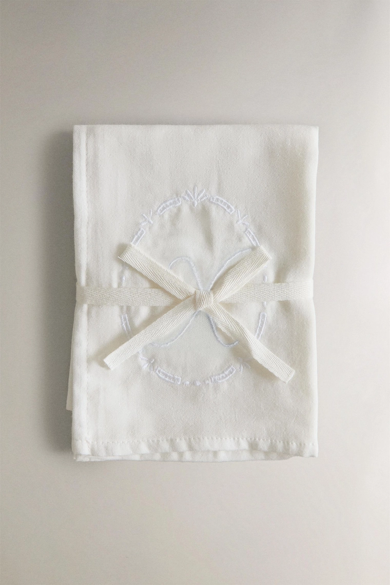 Набор детских муслиновых пеленок с вышитой буквой (набор из 2)