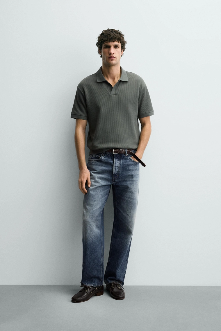 Поло с вертикальным текстурированным узором