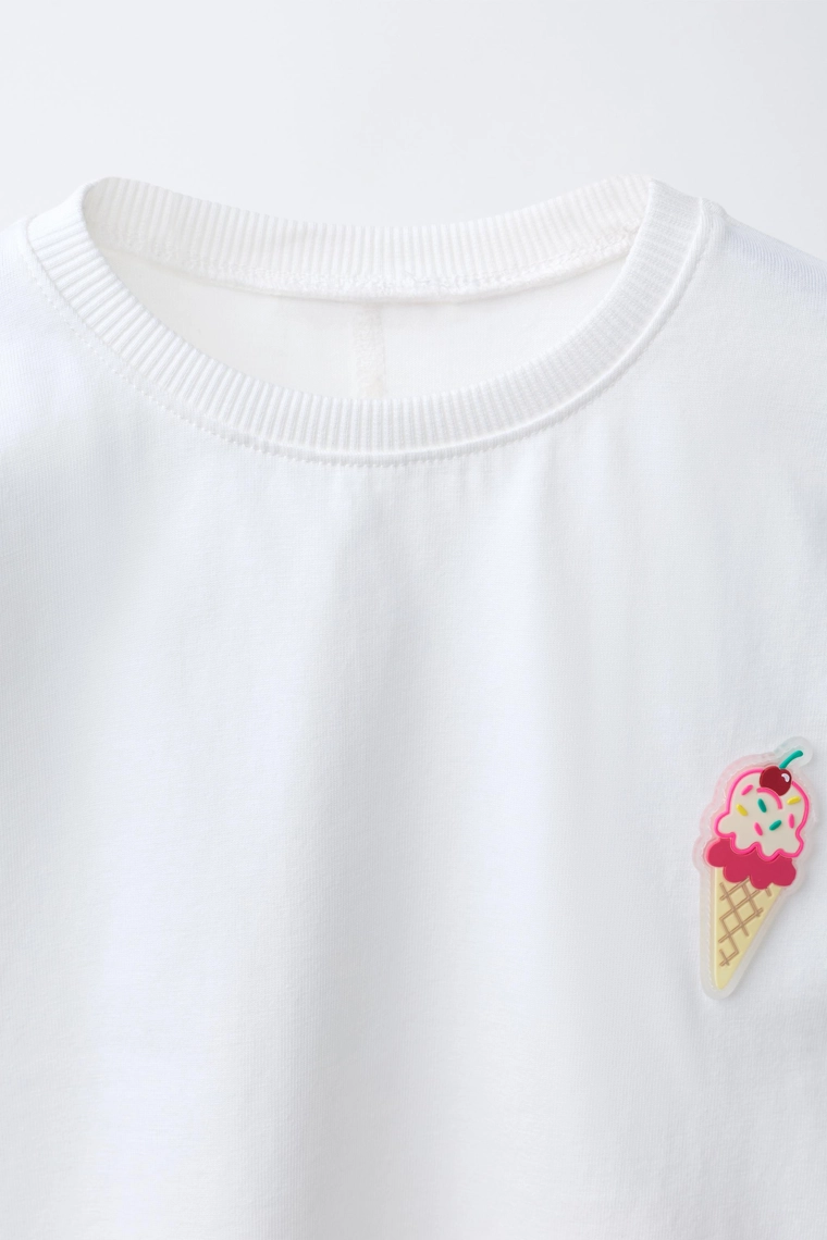 Футболка с прорезиненным аппликей