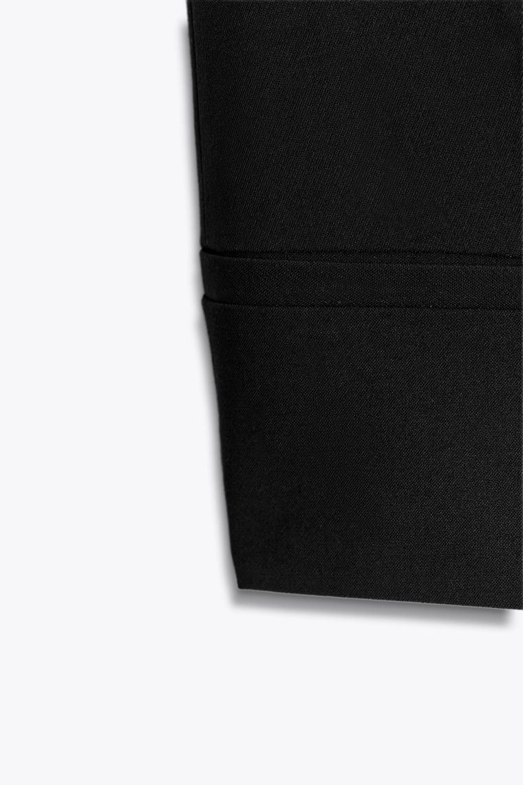 Укороченный жилет с золотыми пуговицами