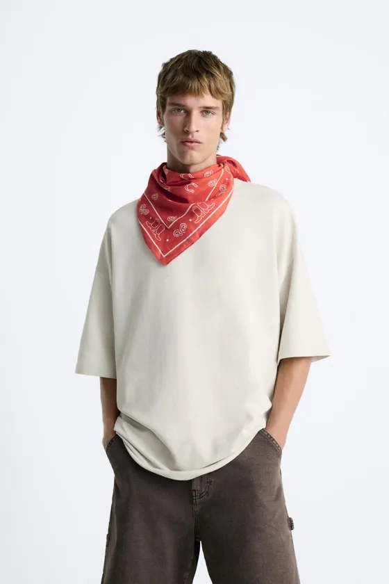 ТОЛСТОВКА В СТИЛЕ OVERSIZE С ПОТЕРТЫМ ЭФФЕКТОМ