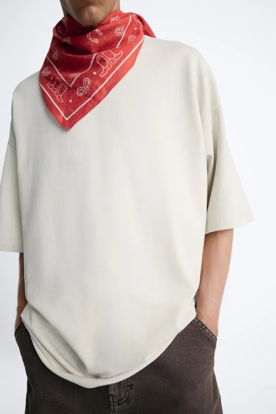 ТОЛСТОВКА В СТИЛЕ OVERSIZE С ПОТЕРТЫМ ЭФФЕКТОМ