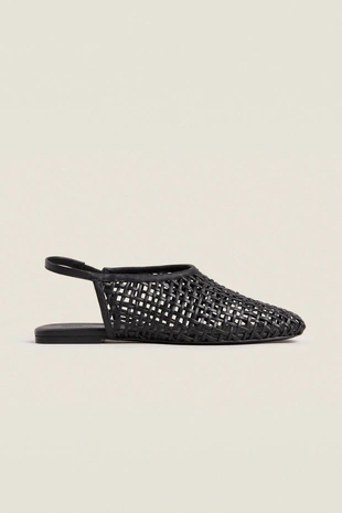 Туфли на плоской подошве с кожаными оплетками на задней части- Заказать в России