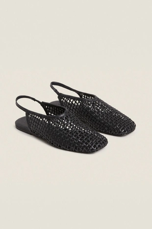 Туфли на плоской подошве с кожаными оплетками на задней части- Заказать в России