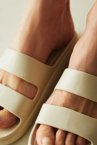 Резиновые сандалии на платформе- Заказать в России