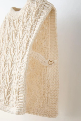 Жилет с ажурным узором- Заказать в России