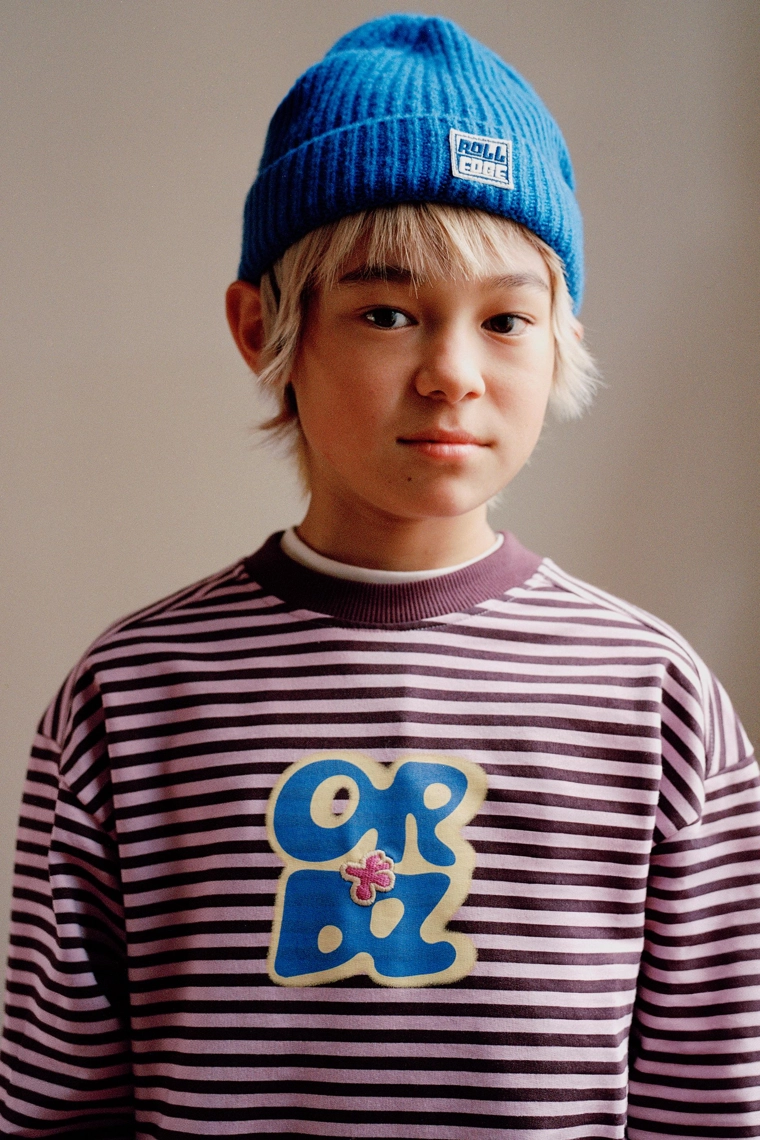 Футболка в полоску с вышитым лозунгом