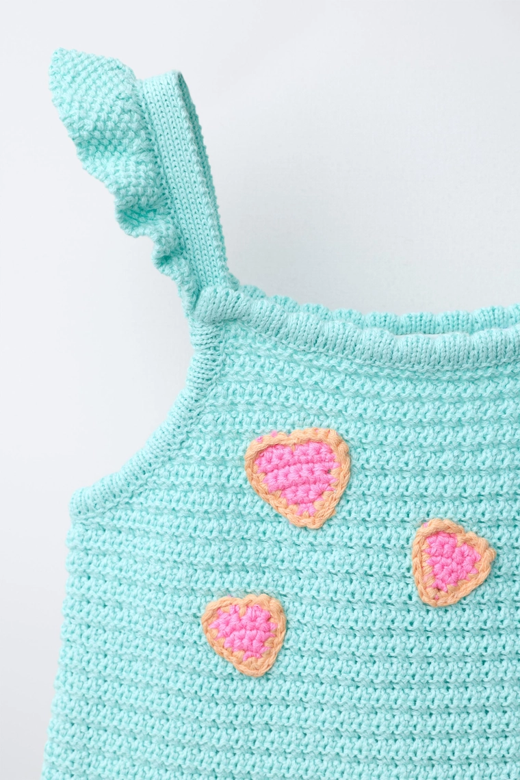 Топ с вязаными сердцами