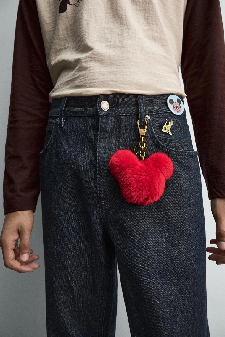 Джинсы свободного кроя с нашивками harry lambert для zara x disney