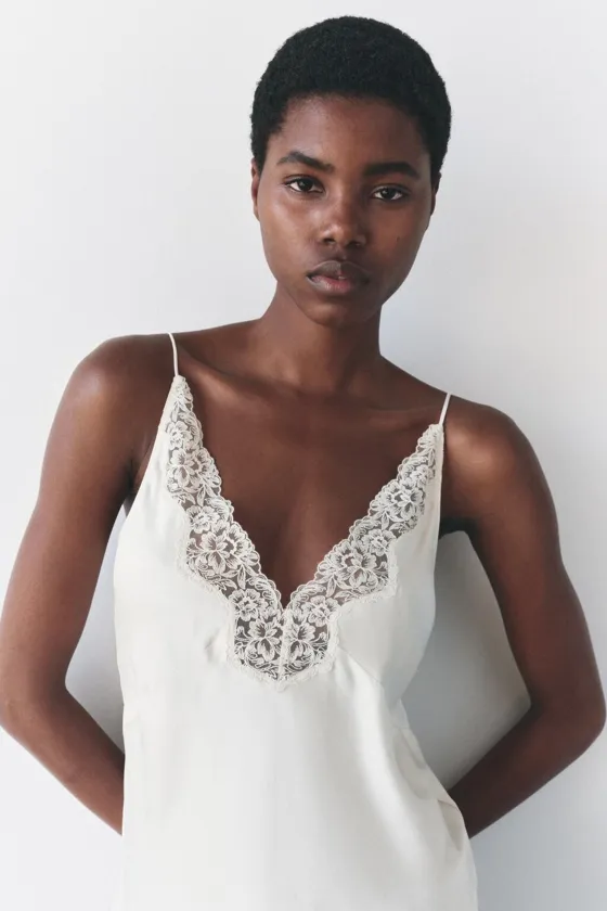 АТЛАСНЫЙ ТОП С КРУЖЕВОМ — коллекция Zara «ZW»