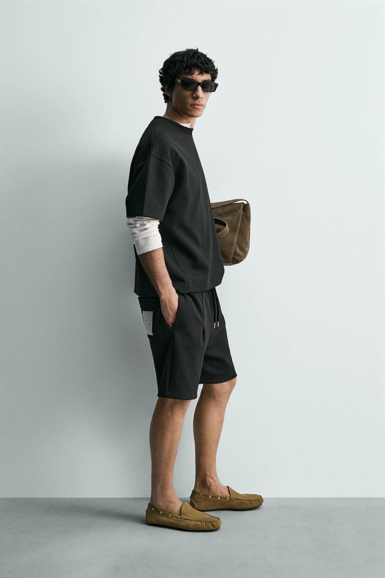 Футболка с нашивкой-плашкой