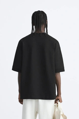 Футболка с нашивкой в тон- Заказать в России