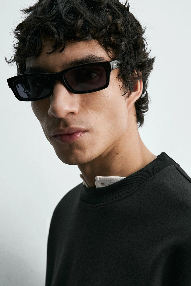 Футболка с нашивкой-плашкой