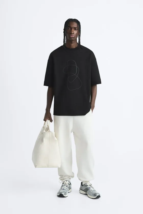 ФУТБОЛКА С НАШИВКОЙ В ТОН