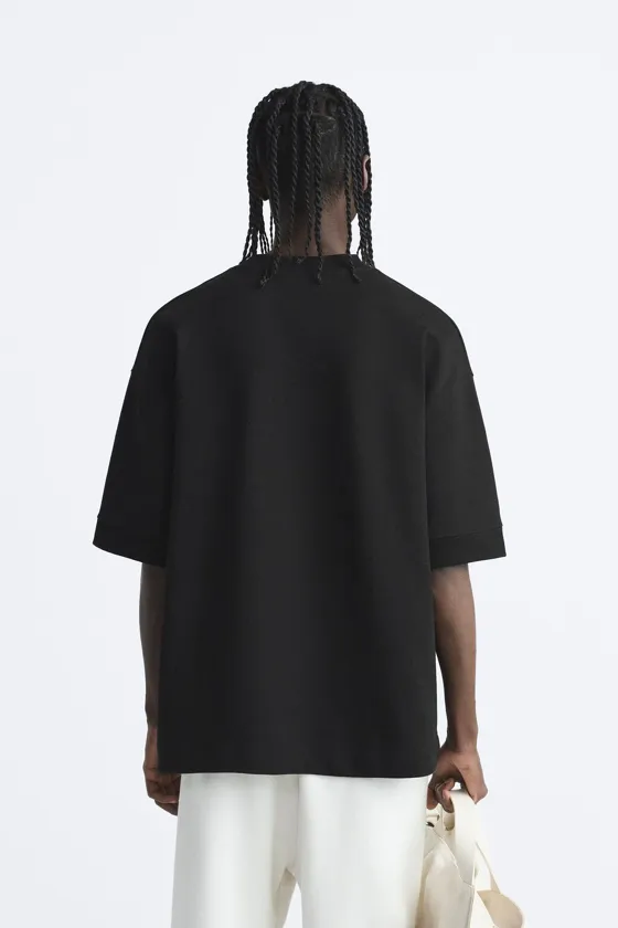 ФУТБОЛКА С НАШИВКОЙ В ТОН