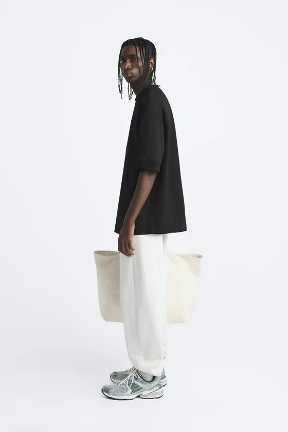 ФУТБОЛКА С НАШИВКОЙ В ТОН