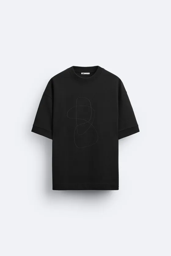 ФУТБОЛКА С НАШИВКОЙ В ТОН