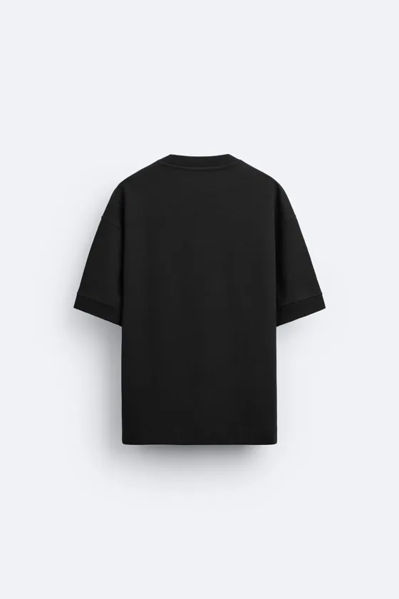 ФУТБОЛКА С НАШИВКОЙ В ТОН