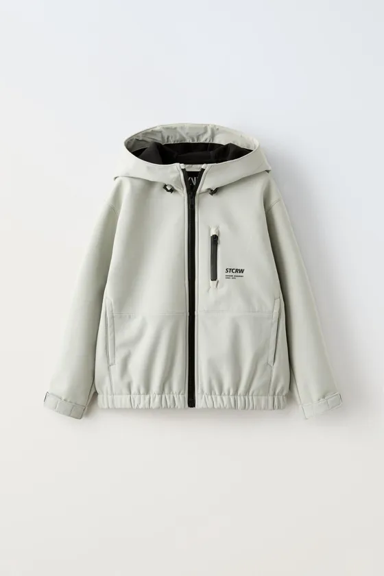 КУРТКА ИЗ ВЫСОКОТЕХНОЛОГИЧНОЙ ТКАНИ С КАПЮШОНОМ