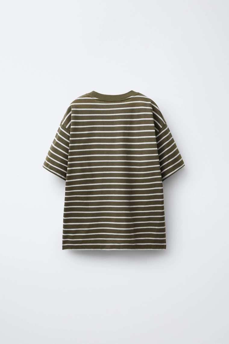 Набор из трех футболок в полоску и однотонных