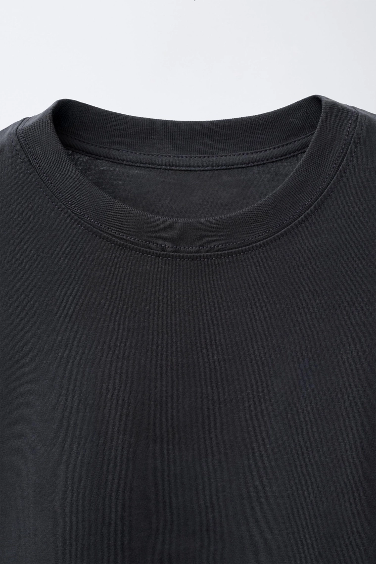 Набор из трех футболок в полоску и однотонных