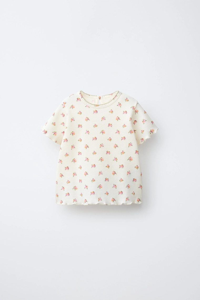Футболка с вафельным плетением и цветочным узором