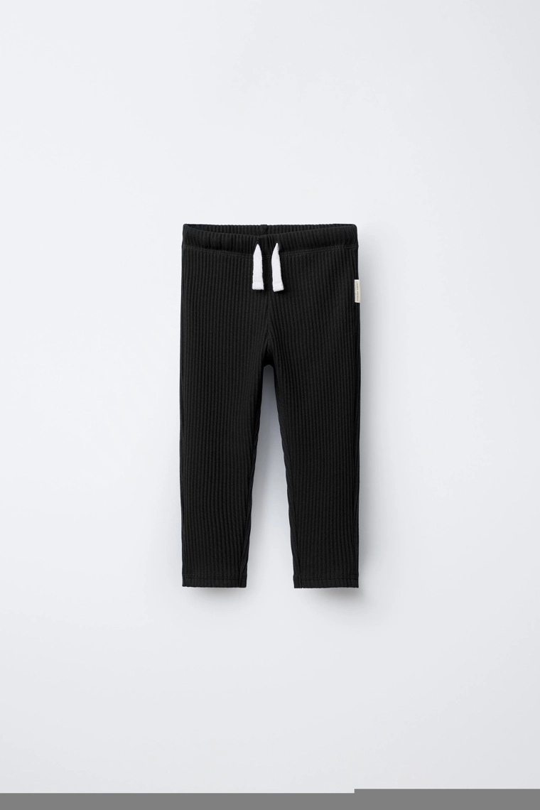 Простые леггинсы с ярлыком