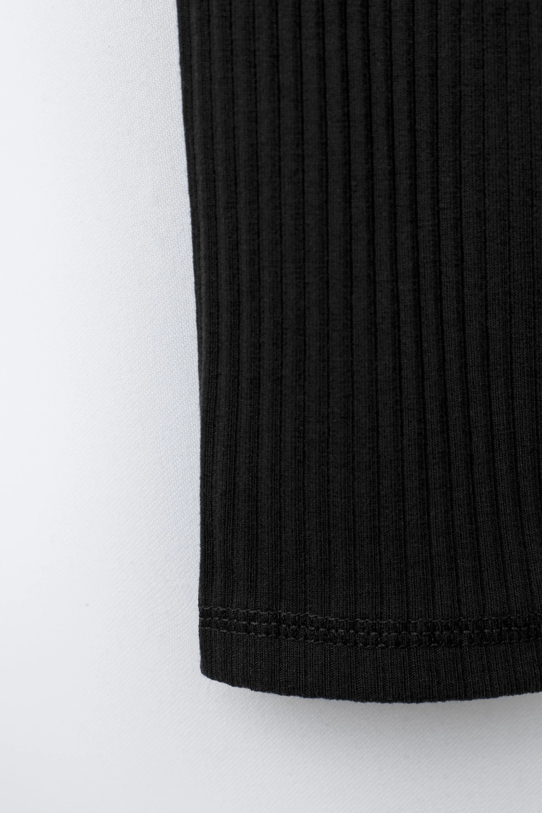 Простые леггинсы с ярлыком