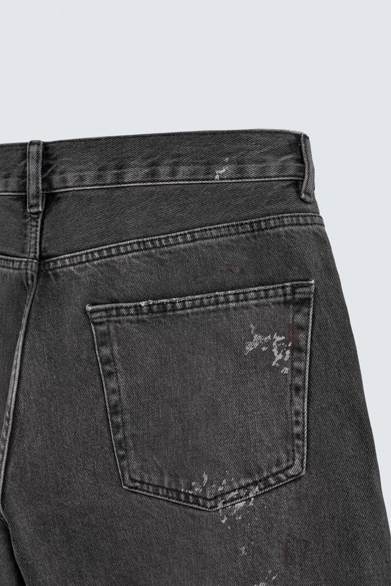 Джинсы свободного кроя с брызгами краски