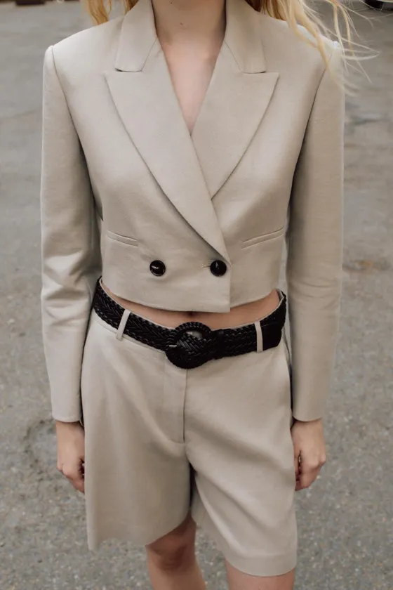 ШОРТЫ ИЗ СМЕСОВОГО ЛЬНА С РЕМНЕМ