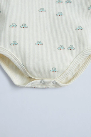 Боди с ребристым узором и принтом автомобиля- Заказать в России