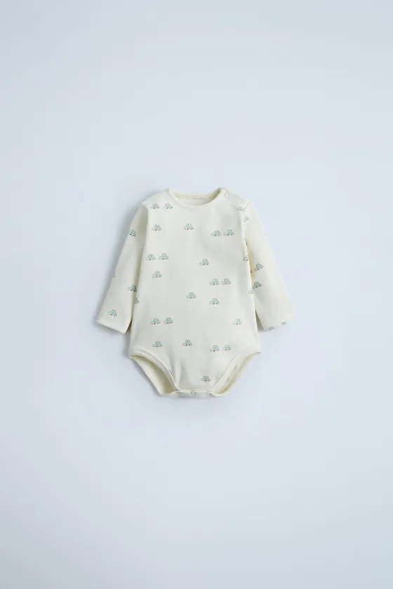 Боди с ребристым узором и принтом автомобиля