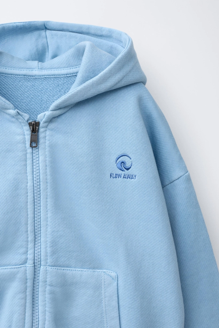 Толстовка на молнии с вышитым логотипом