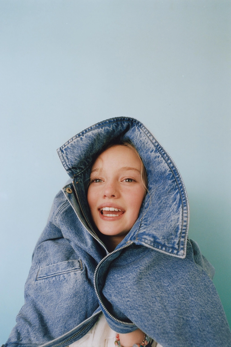 Джинсовая куртка-бомбер