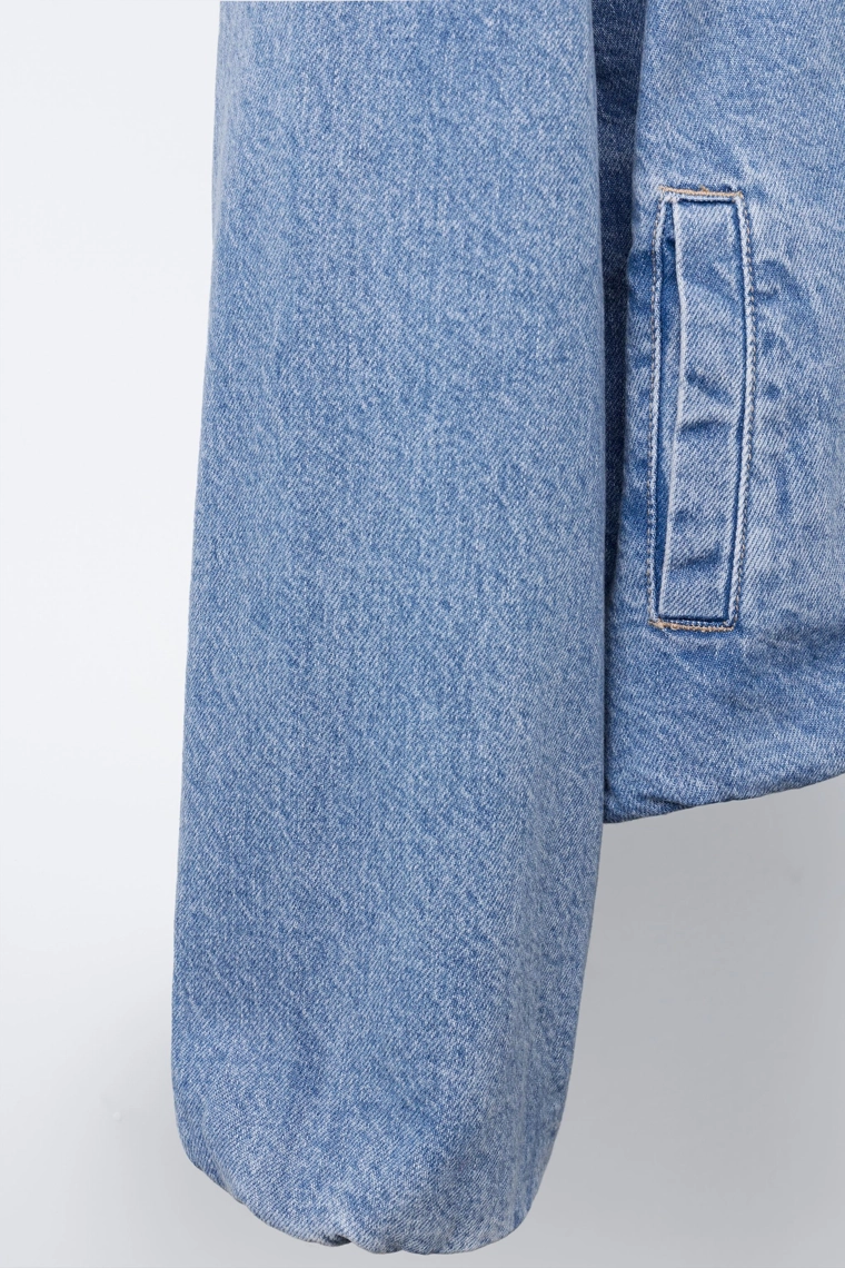 Джинсовая куртка-бомбер