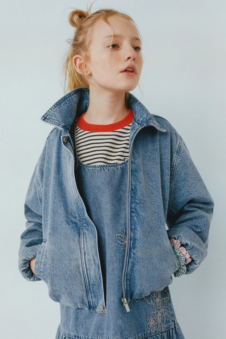 Джинсовая куртка-бомбер