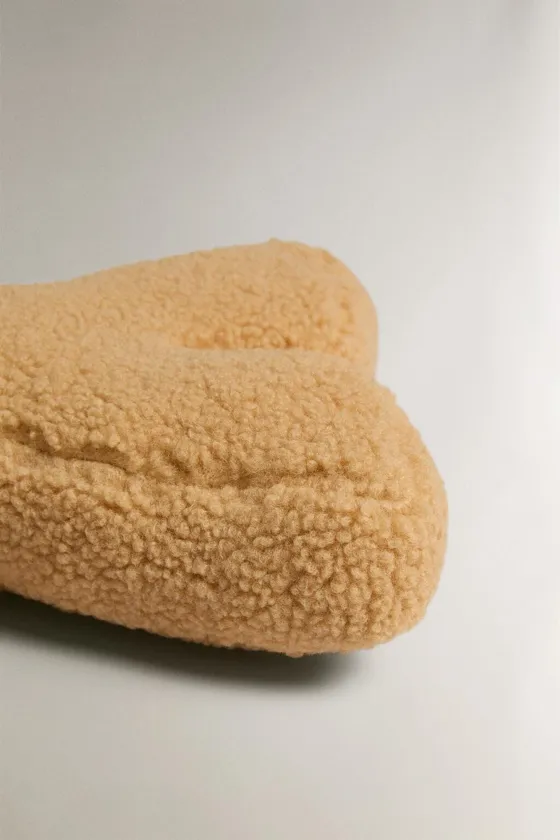 Детcкая подушка в виде буквы x