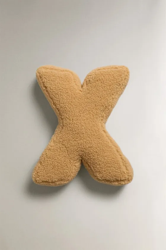 Детcкая подушка в виде буквы x