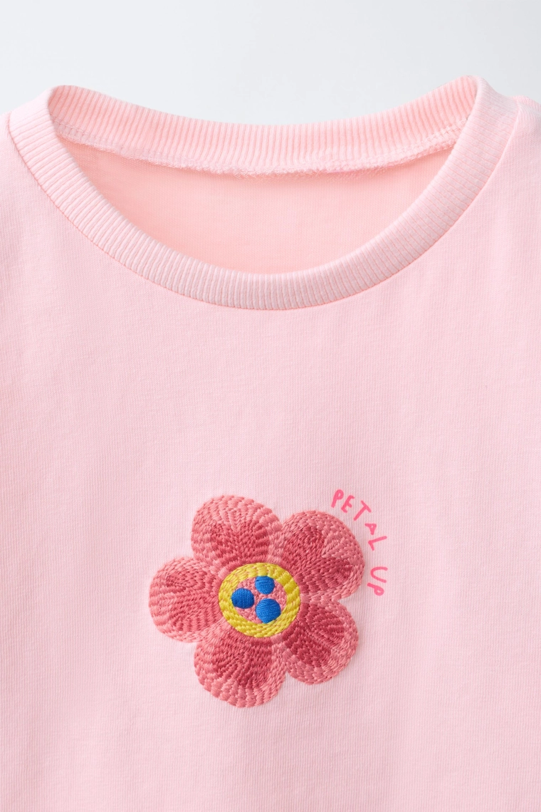 Футболка с вышивкой