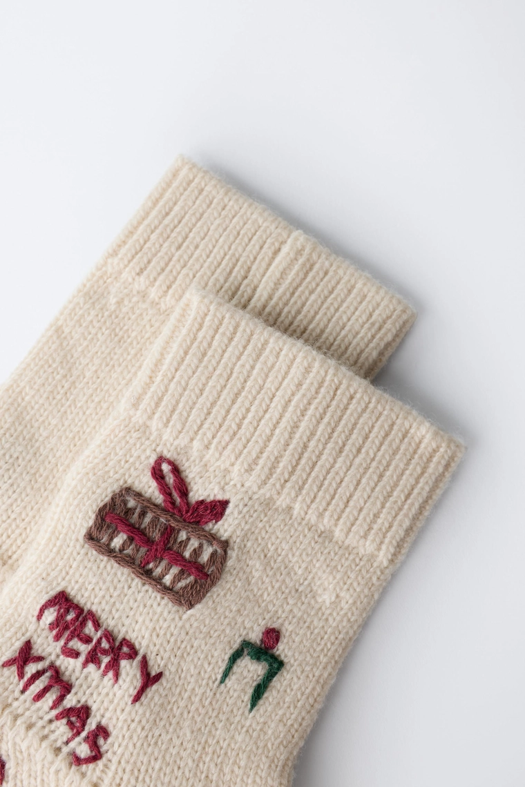 Носки из шерсти с вышивкой до середины икры