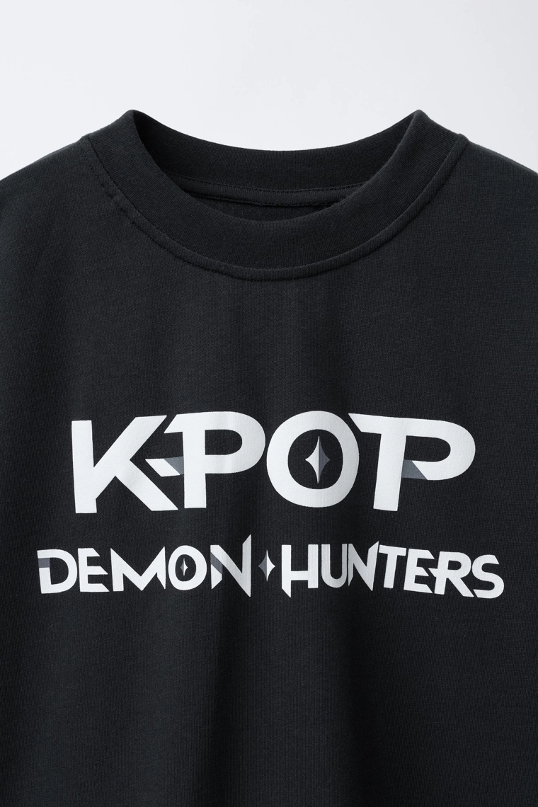 Футболка с принтом kpop demon hunters™ netflix ©