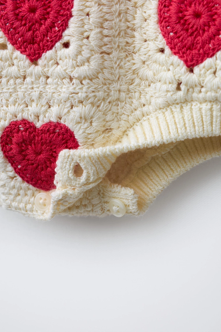 Комбинезон-боди с кружевным узором сердец