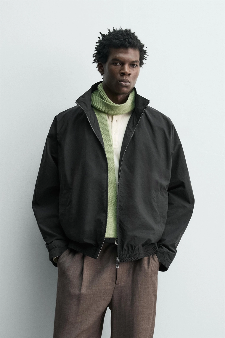 Удобная куртка-бомбер свободного кроя