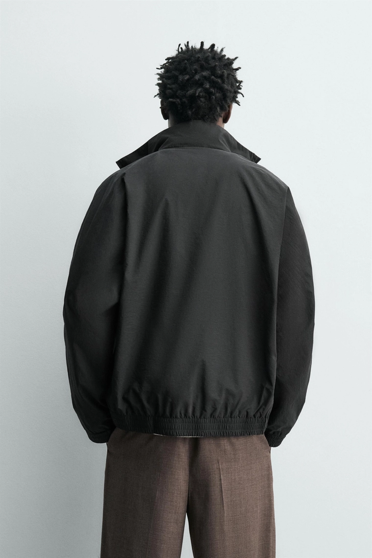 Удобная куртка-бомбер свободного кроя