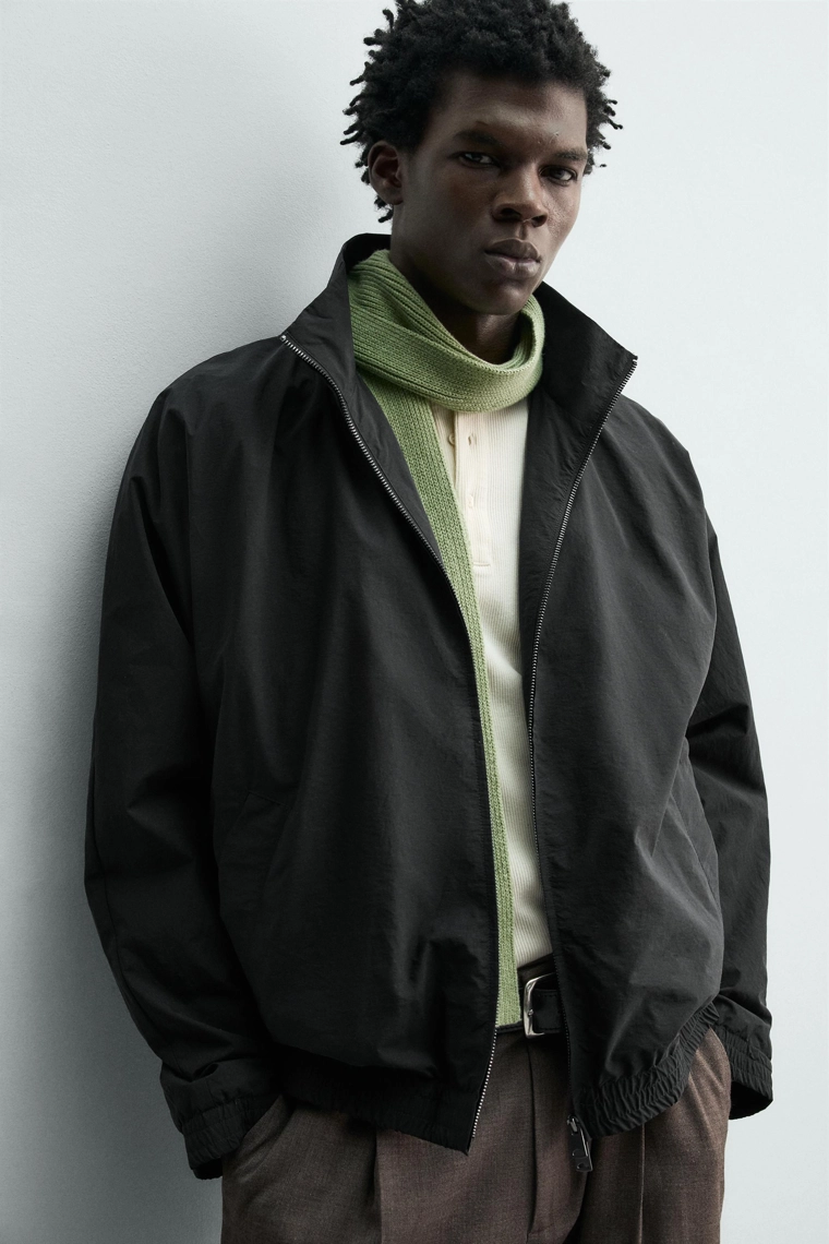 Удобная куртка-бомбер свободного кроя