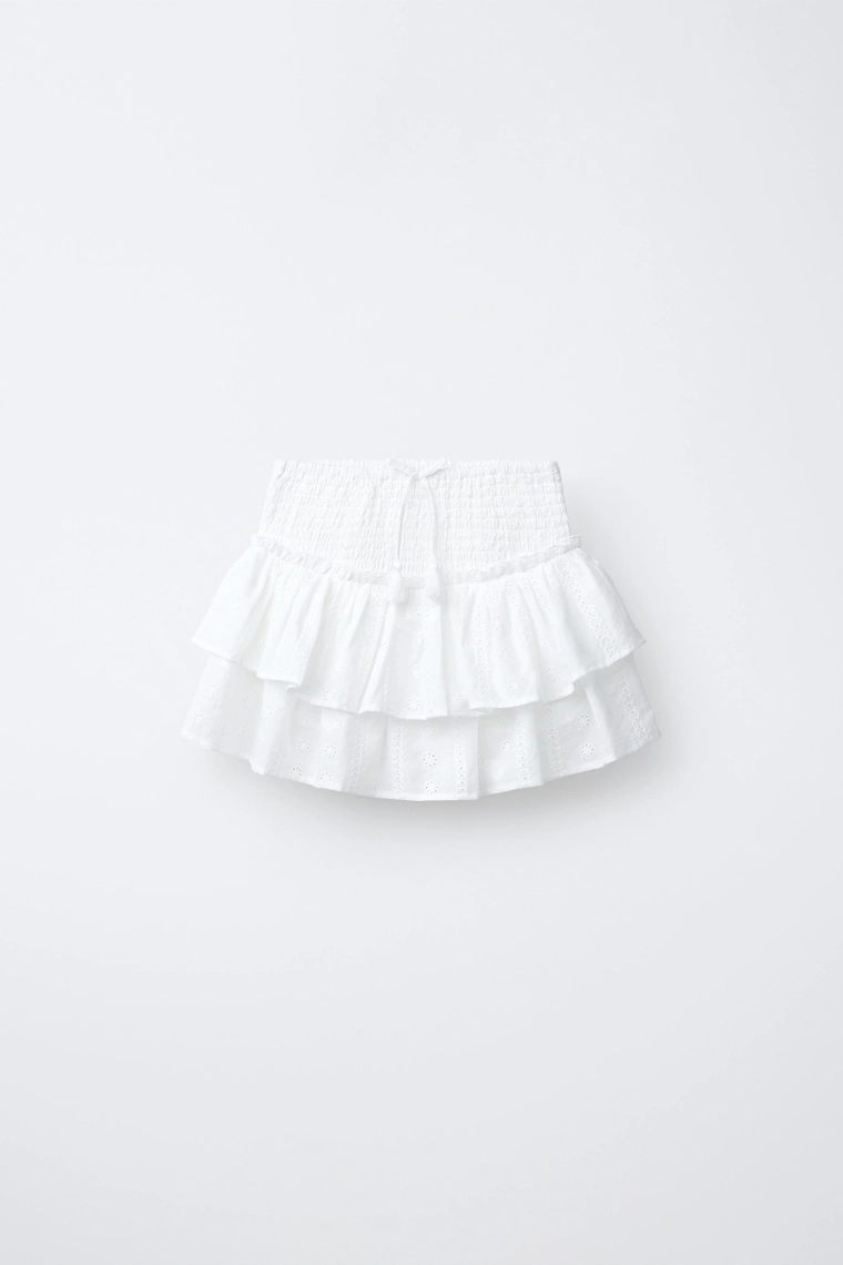 Юбка-шорты с оборками и кружевной вышивкой