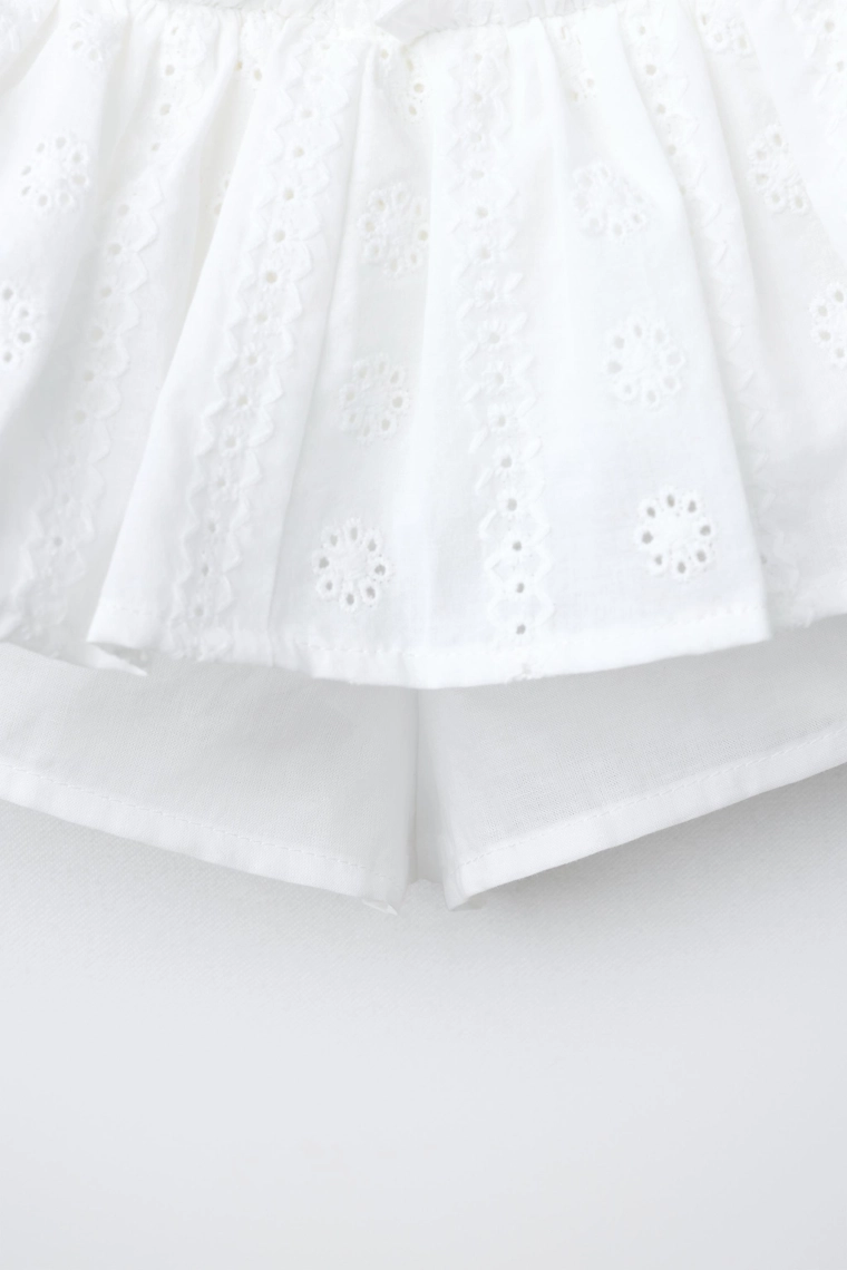 Юбка-шорты с оборками и кружевной вышивкой