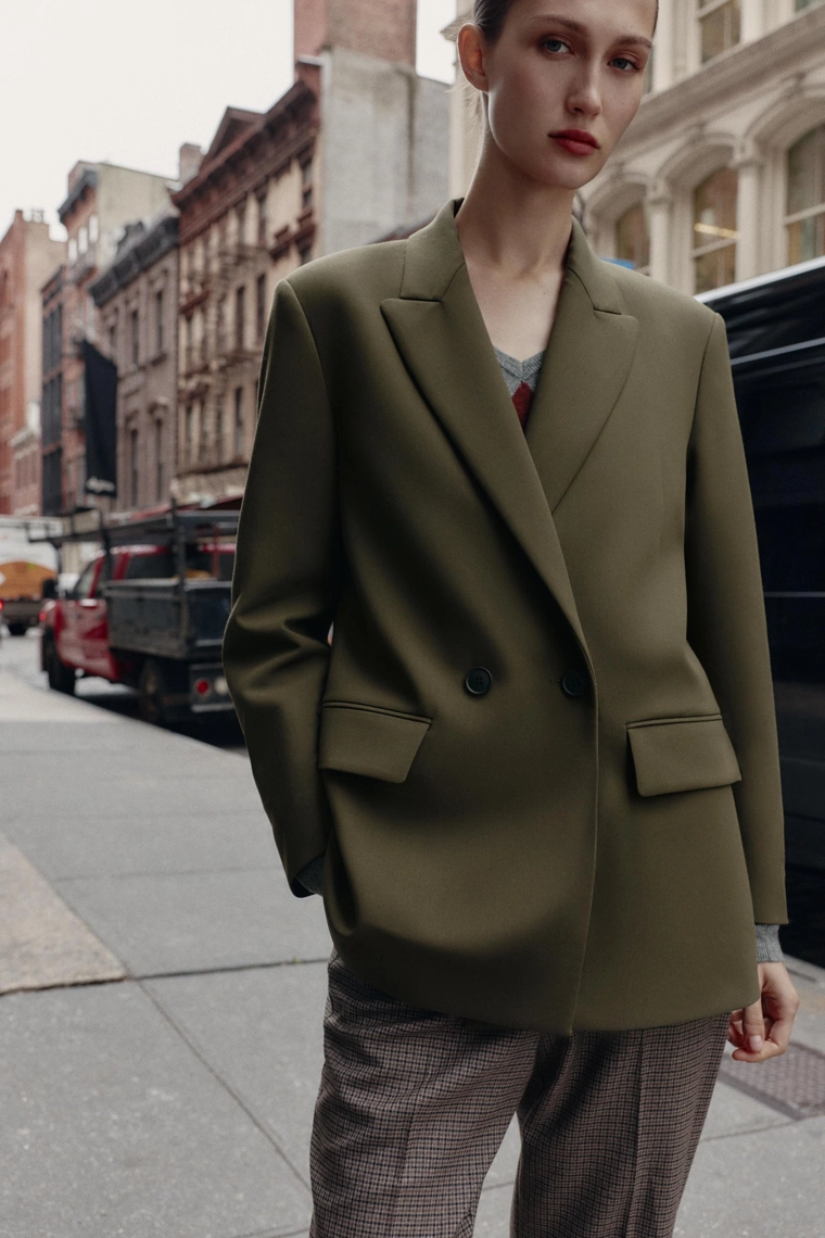 Oversize пиджак с двубортной застежкой